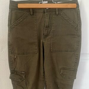 Gap green universal leggings with pockets